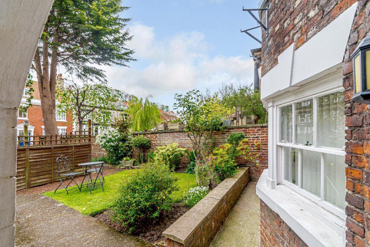 The Bolthole Apartment Whitby Bagian luar foto