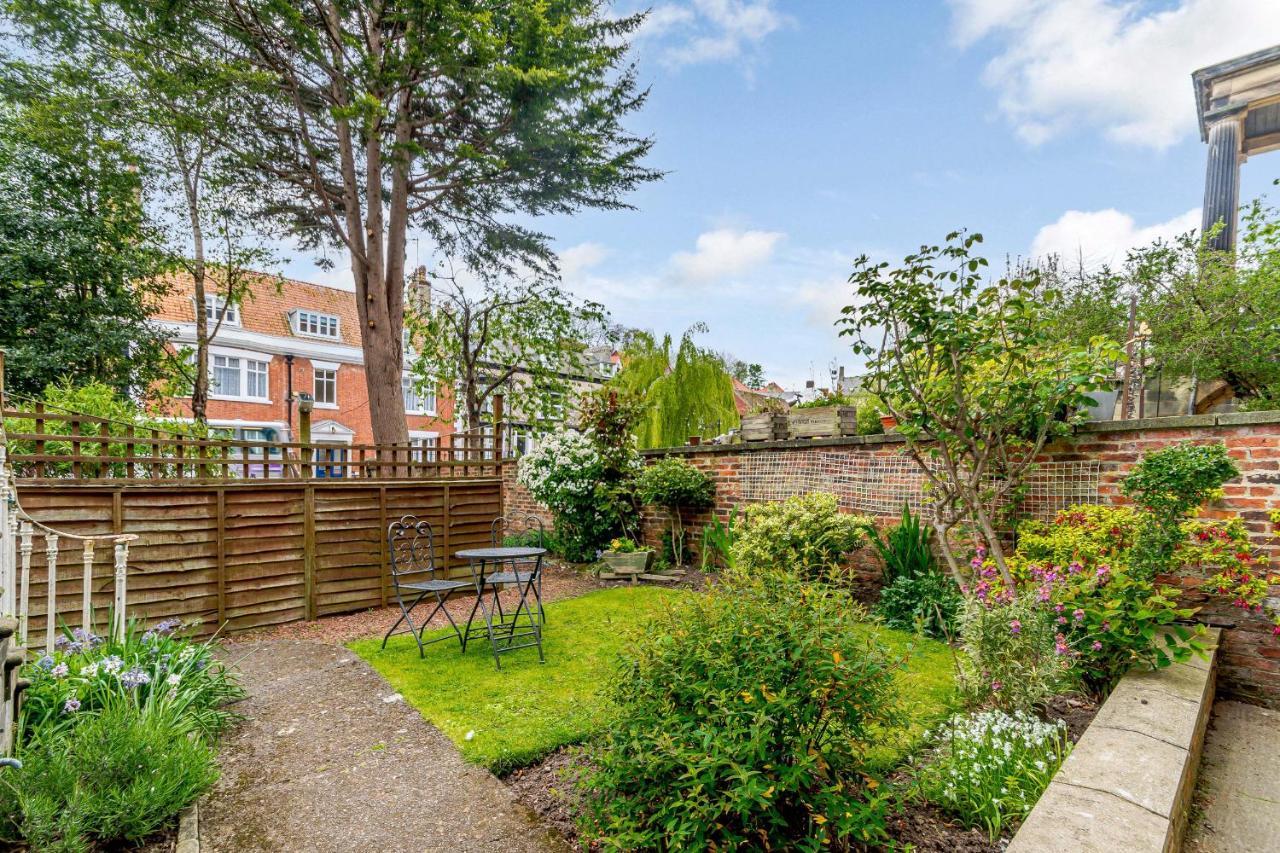 The Bolthole Apartment Whitby Bagian luar foto