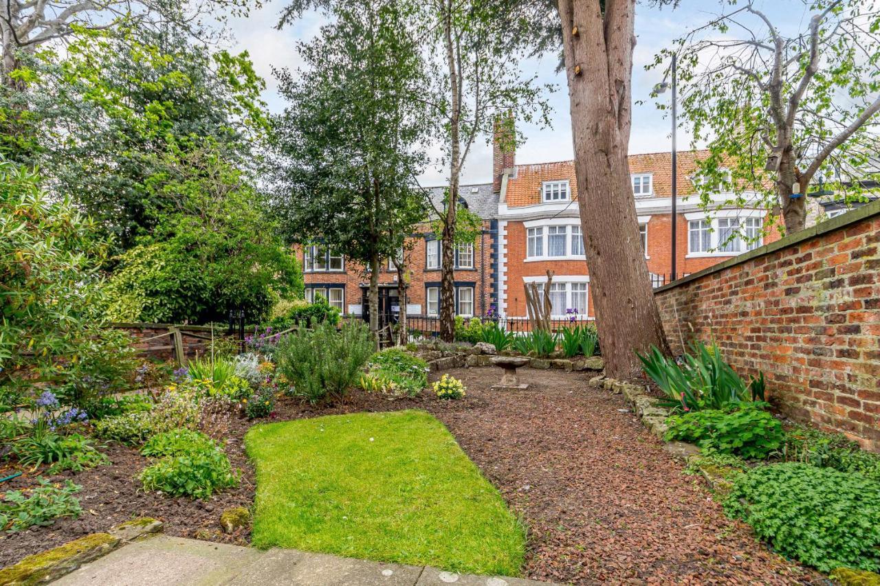The Bolthole Apartment Whitby Bagian luar foto